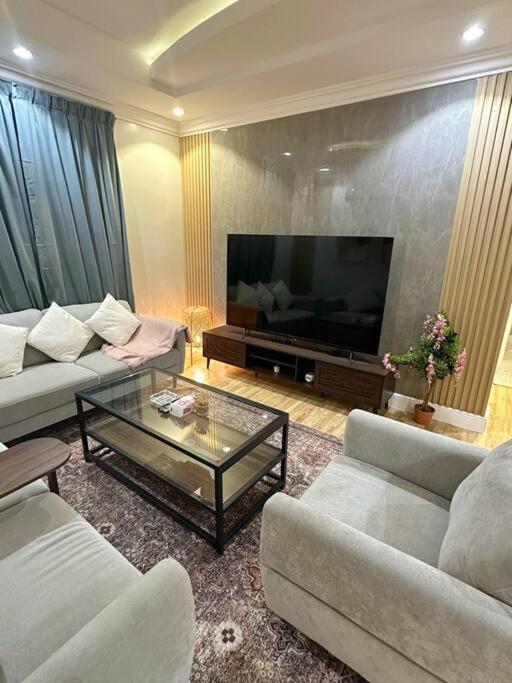 Apartment جميلة بغرفتين نوم ودخول ذاتي 106b *